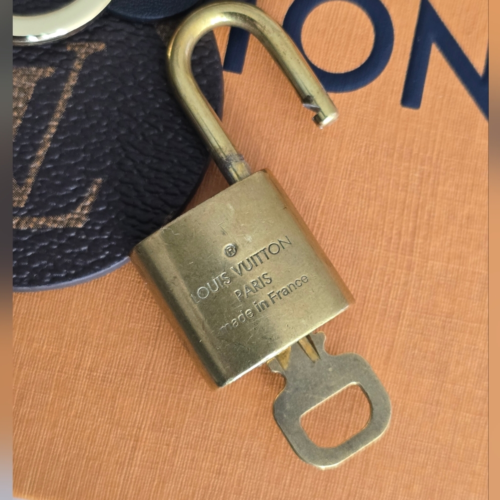 🟡Authentic Gold Louis Vuitton Padlock & key #344🟡 - Picture 5 of 13
